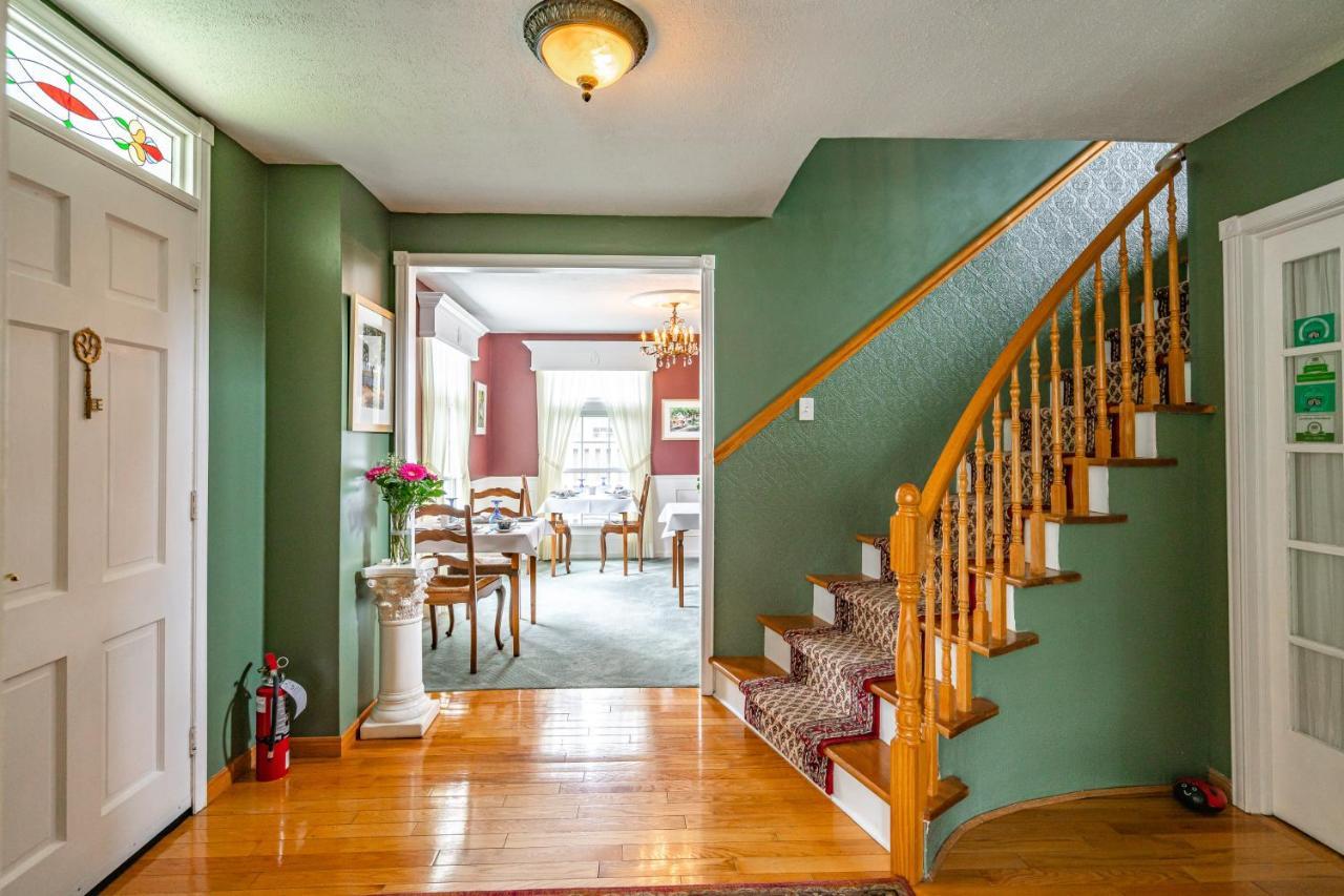 Abacot Hall Bed & Breakfast Niagara-on-the-Lake ภายนอก รูปภาพ