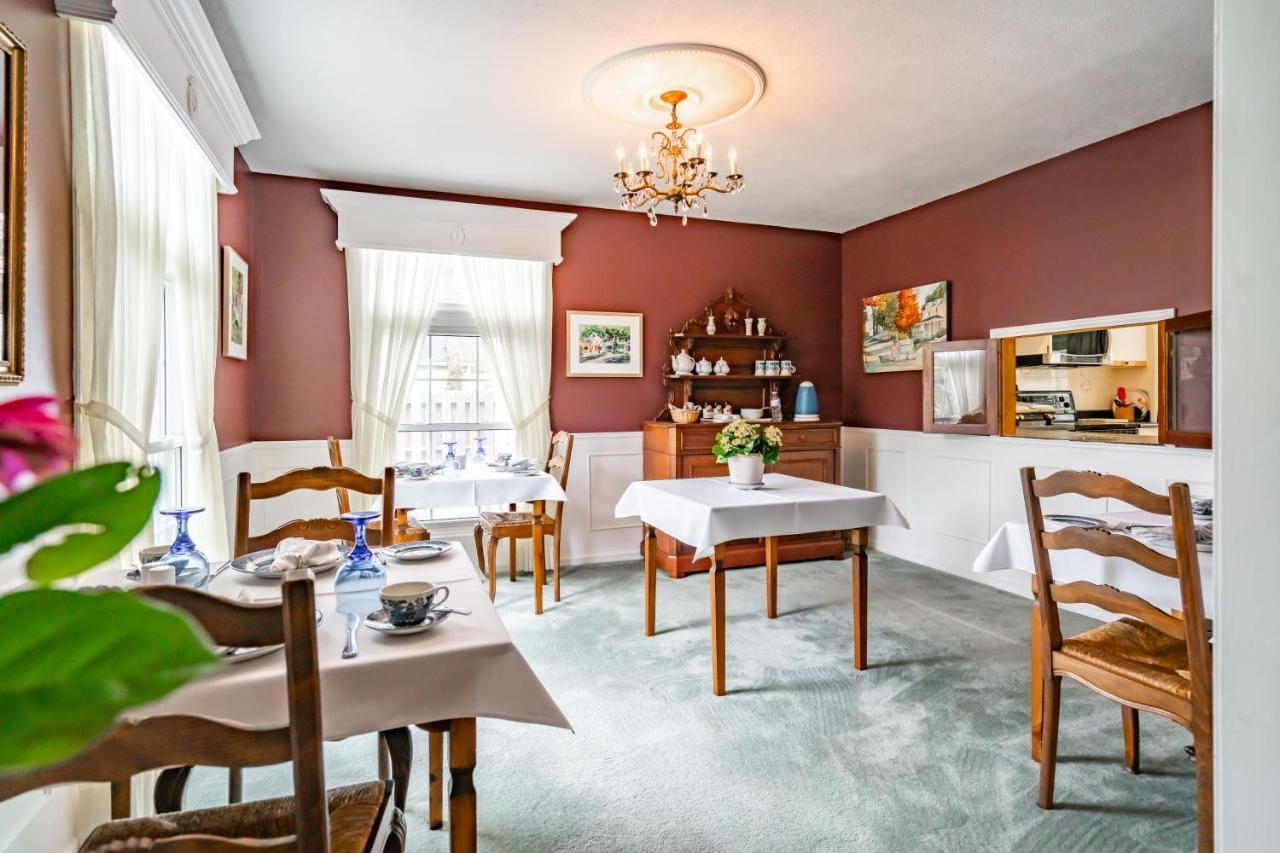 Abacot Hall Bed & Breakfast Niagara-on-the-Lake ภายนอก รูปภาพ