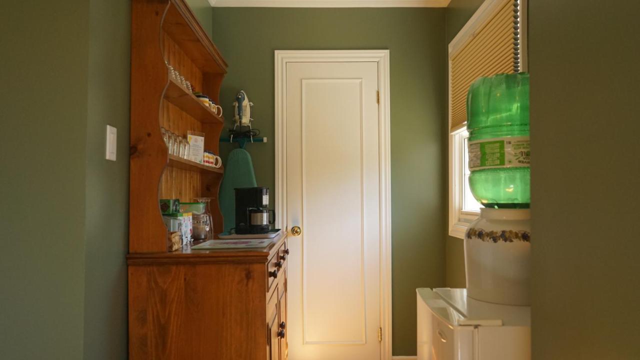 Abacot Hall Bed & Breakfast Niagara-on-the-Lake ภายนอก รูปภาพ